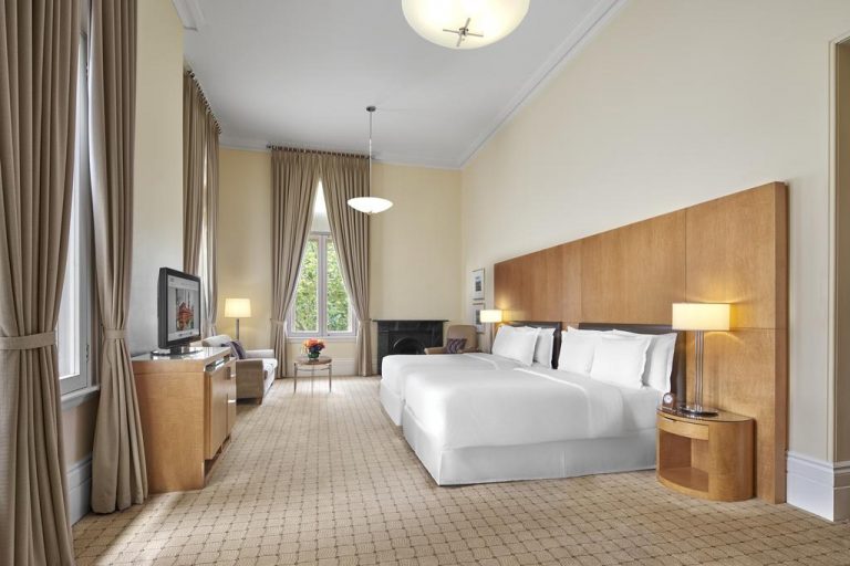 Custom made solidwood hotel furniture sets Professional hotel